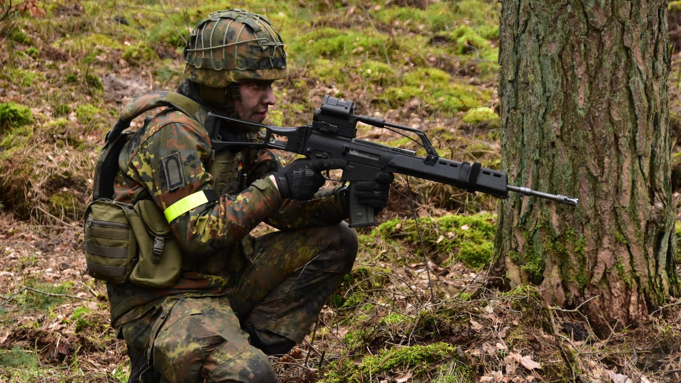 Soldaten im Feuerkampf während einer Übung: Die Bundeswehr vermisst über 60.000 Schuss Munition.