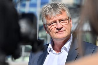 Der Bundessprecher der AfD Jörg Meuthen vor Beginn einer AfD-Bundesvorstandssitzung.