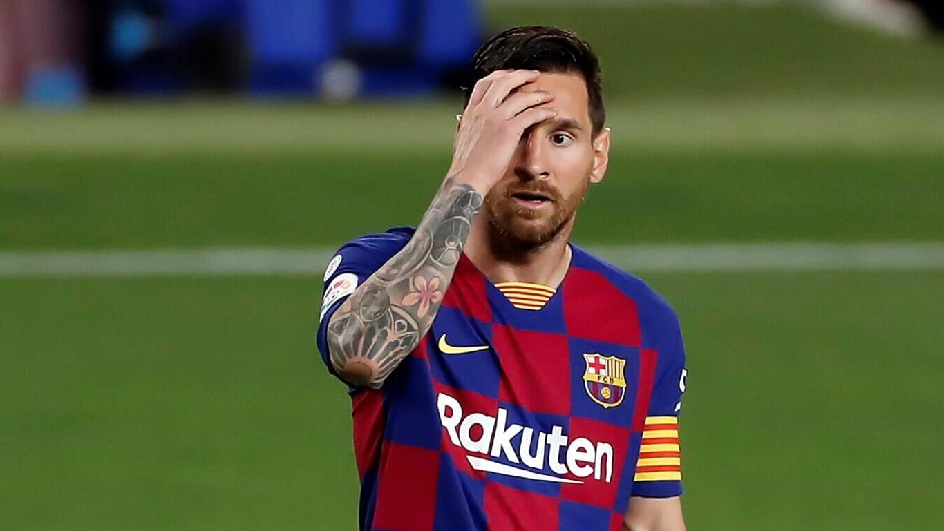 Lionel Messi: Der sechsfache Weltfußballer konnte sich die schwache Leistung Barcelonas gegen Osasuna nicht mehr ansehen.