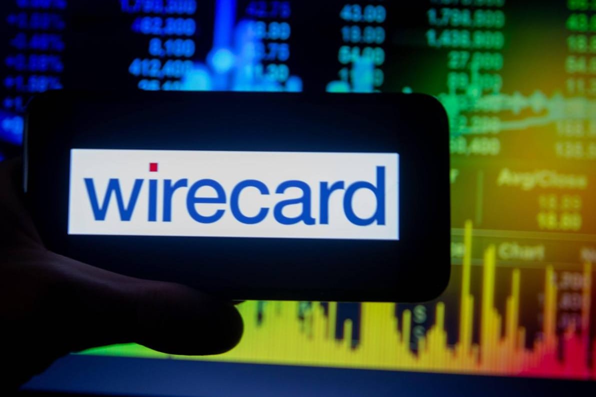 Wirecard-Logo vor Kursen (Symbolbild): Der Konzern kann sich womöglich bald nicht mehr "Dax-Mitglied" nennen.