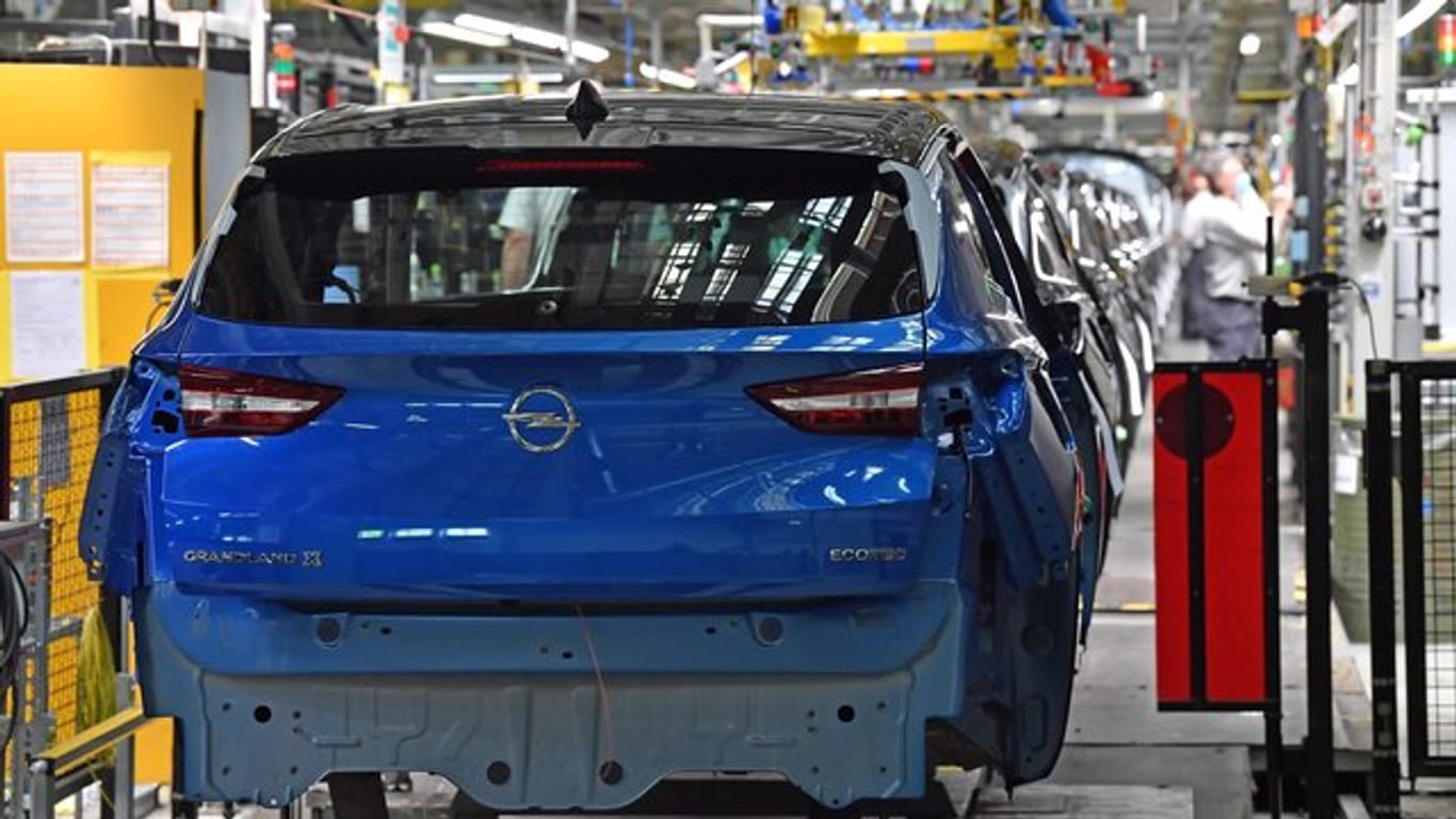Autowerk von Opel: Im Vergleich unter Marken mit mindestens zwei Prozent Marktanteil schneidet der Hersteller im ersten Halbjahr 2020 am besten ab.