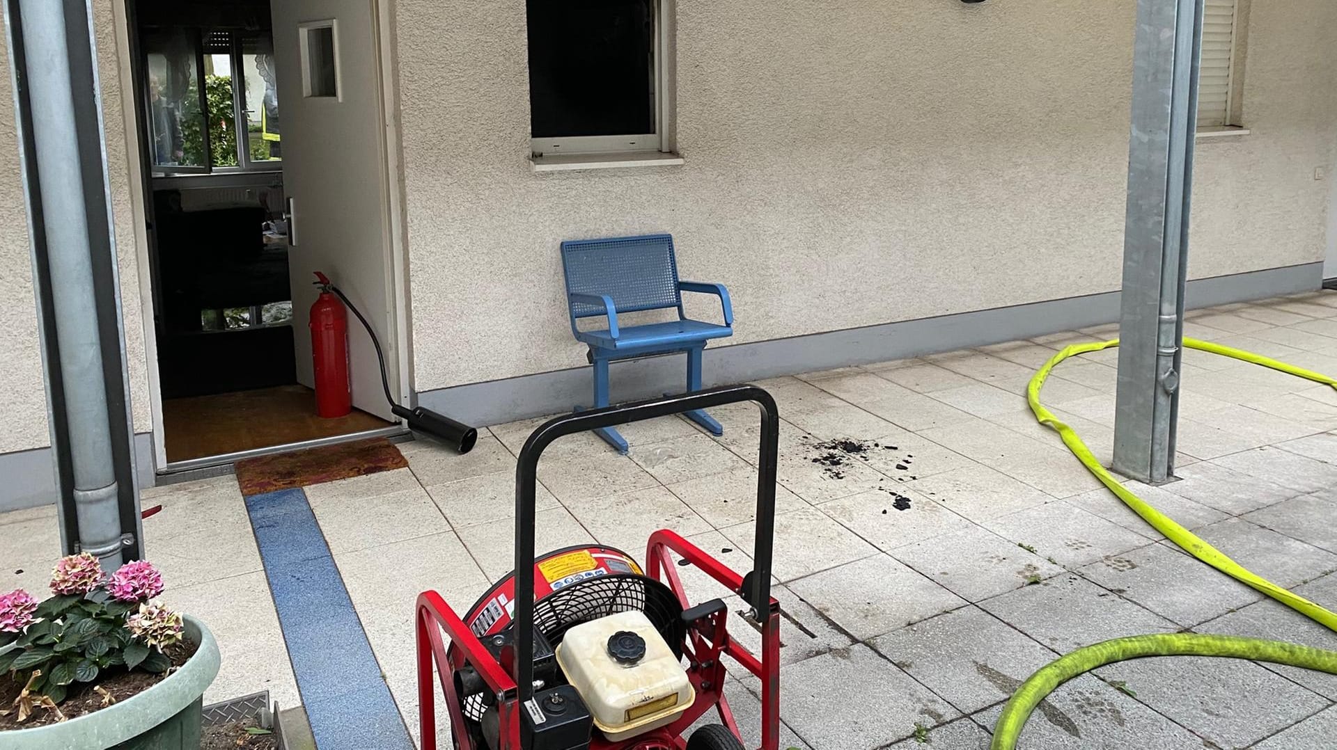 Eine zerstörte Wohnung in Dortmund-Eving: In einer Küche hat es hier gebrannt. Eine zerstörte Wohnung in Dortmund-Eving: In einer Küche hat es hier gebrannt.