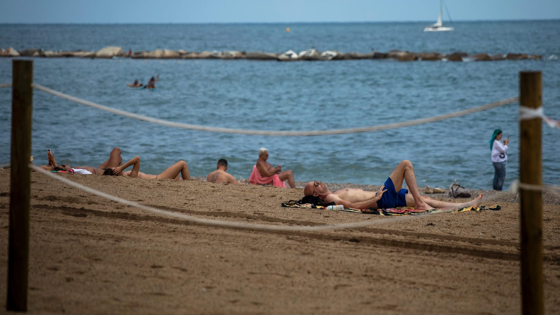 Virusausbruch: Aufgrund der erhöhten Anzahl an Neuinfektionen sind Versammlungen von mehr als zehn Personen im öffentlichen und auch im privaten Bereich in Barcelona untersagt.