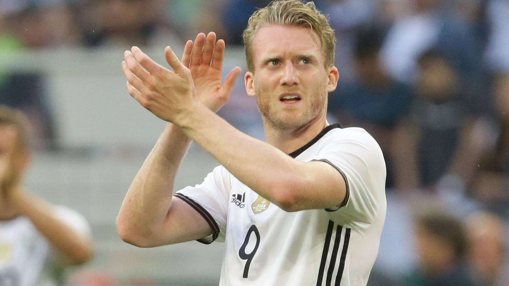 André Schürrle bei einem Länderspiel im Jahre 2016 im DFB-Trikot: Der Außenstürmer hört nun vorzeitig auf.