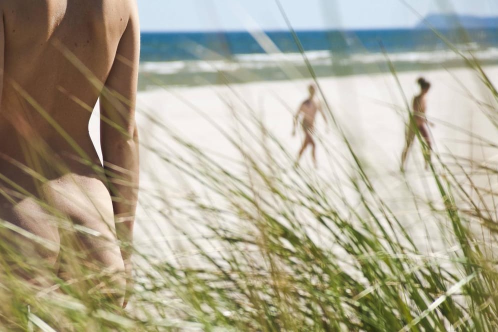 FKK-Strand: Nacktbadende müssen hier keinen Mund-Nase-Schutz tragen.
