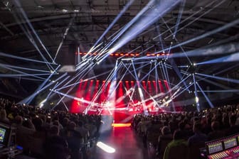Konzert in der Arena Leipzig: Bei einem Auftritt wollen Forscher der Uniklinik Halle mehr über Großveranstaltungen in Corona-Zeiten herausfinden. (Archivbild)