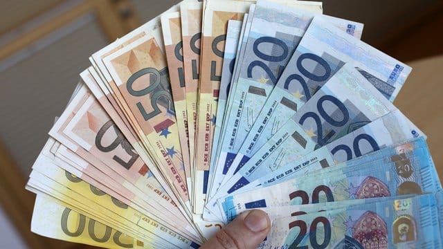 Sichergestelltes Falschgeld. Sichergestelltes Falschgeld.