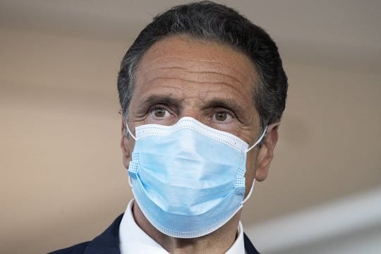 Keine Frage: Andrew Cuomo mit Maske.