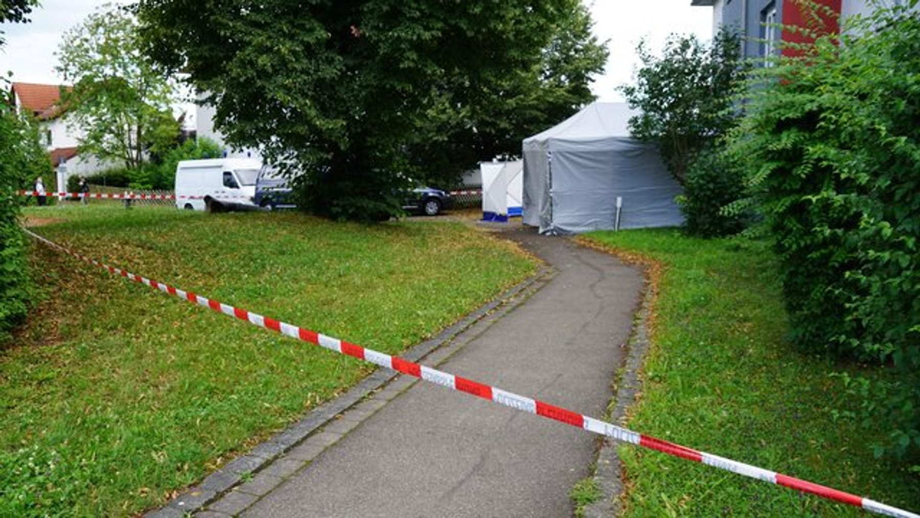 Einsatz In Reutlingen: Polizei Findet Drei Tote In Wohnung In Baden ...