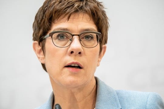 Die CDU-Bundesvorsitzende Annegret Kramp-Karrenbauer auf einer Pressekonferenz.