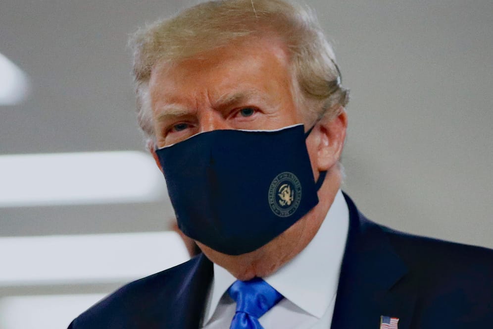 Donald Trump mit Maske: Trotz neuer Corona-Rekorde möchte der US-Präsident aber landesweite Maskenpflicht verzichten.