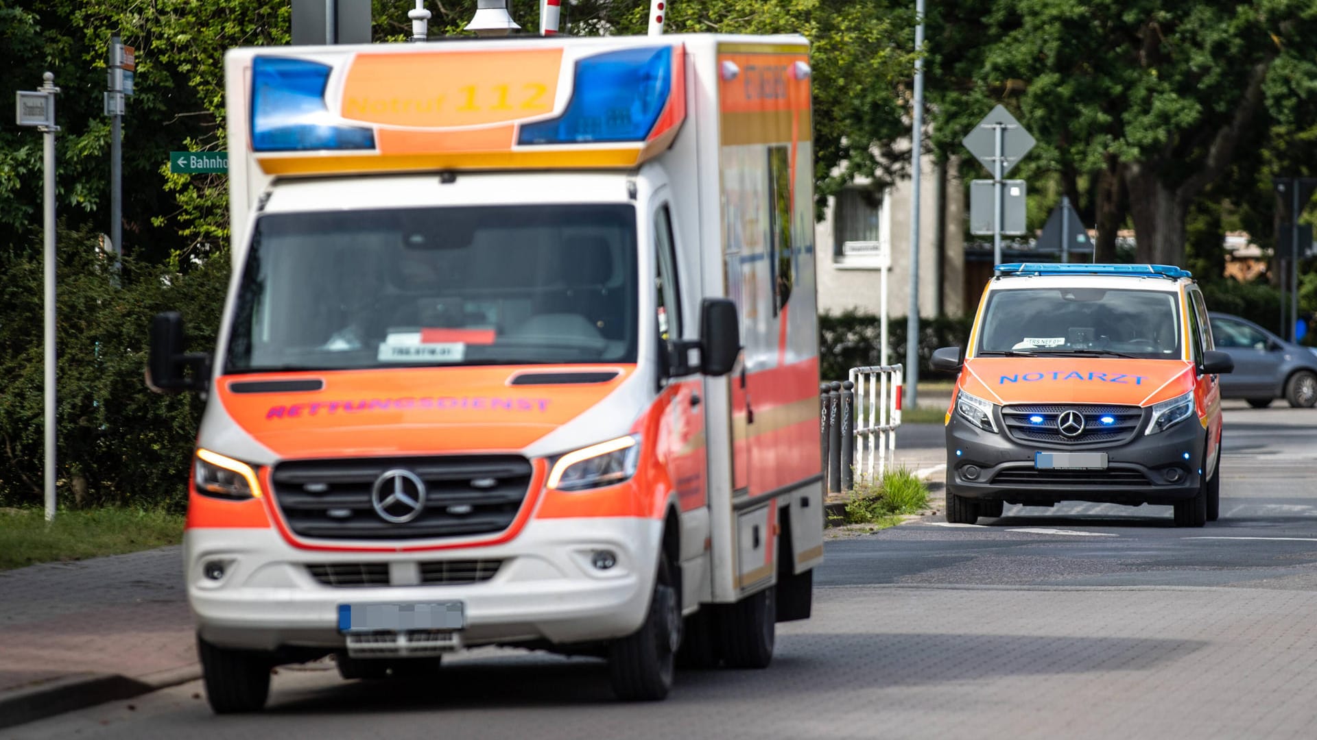 Rettungskräfte im Einsatz (Symbolbild): Am Samstag kam es in Deutschland zu mehreren schweren Motorradunfällen. Rettungskräfte im Einsatz (Symbolbild): Am Samstag kam es in Deutschland zu mehreren schweren Motorradunfällen.