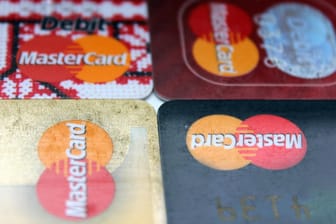 Groß angelegter Betrug: Wie die "Frankfurter Allgemeine Sonntagszeitung" berichtet, wurden Tausende "Mastercard"-Kreditkarten gehackt. (Symbolbild)