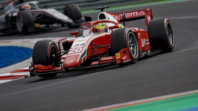 Mick Schumacher fuhr zum ersten Mal in dieser Saison aufs Podest. Mick Schumacher fuhr zum ersten Mal in dieser Saison aufs Podest.