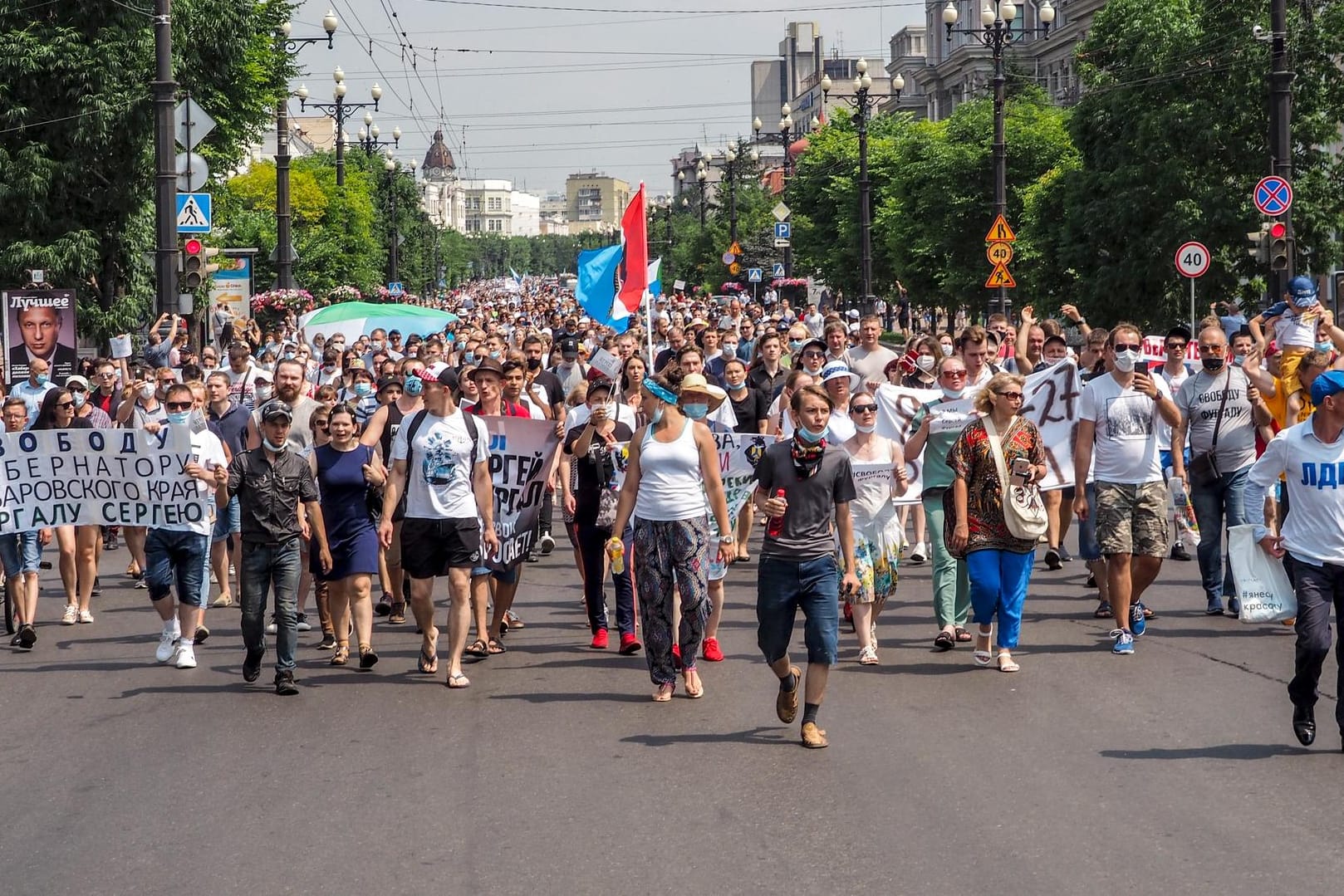 Sie sind zu Tausenden gekommen: Proteste wie diese in Chabarowsk gab es in den russischen Regionen schon lange nicht mehr.