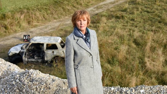 Kommissarin Ellen Lucas (Ulrike Kriener) am Tatort.