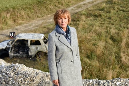 Kommissarin Ellen Lucas (Ulrike Kriener) am Tatort.