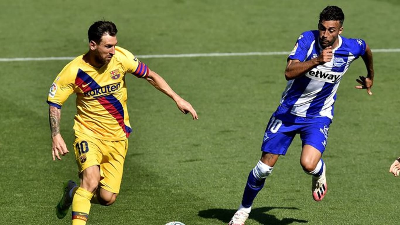 Lionel Messi (l) gelang gegen Alavés der 21.