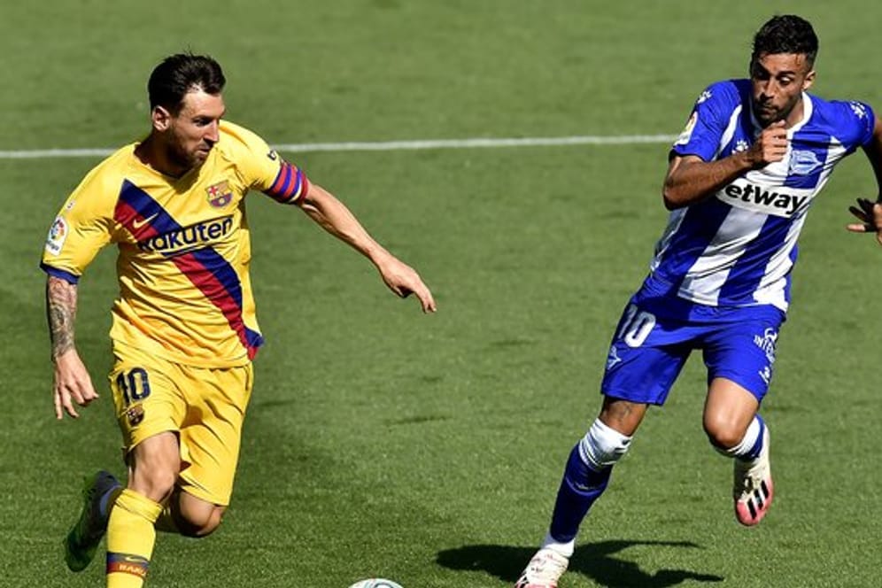Lionel Messi (l) gelang gegen Alavés der 21.