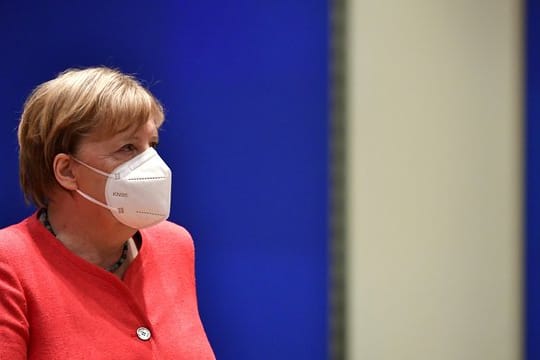 Bundeskanzlerin Merkel hat eine Vermittlerrolle beim EU-Gipfel, weil Deutschland seit 1.