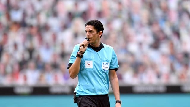 Pfeifft nach Meinung der Bundesliga-Profis am Besten: Deniz Aytekin. Pfeifft nach Meinung der Bundesliga-Profis am Besten: Deniz Aytekin.