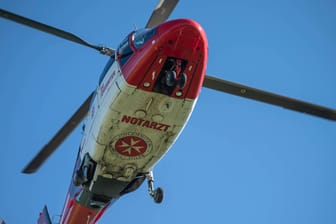 Ein Rettungshubschrauber: Ein flüchtiger Dieb ist in Hagen vor eine Auto gerannt.