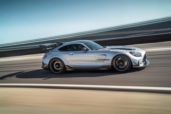 Schnelles Auto: Der Mercedes-AMG GT kann mit Hilfe seines 730 PS starken Achtzylinders bis zu 325 km/h schnell werden.