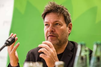 Robert Habeck: Der Grünen-Chef fordert mit Kolleginnen und Kollegen mehr Hilfen für Selbstständige und Startups.