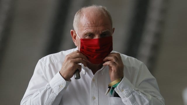 Sorgte mal wieder für Gesprächsstoff: Ex-Bayern-Präsident Uli Hoeneß. Sorgte mal wieder für Gesprächsstoff: Ex-Bayern-Präsident Uli Hoeneß.