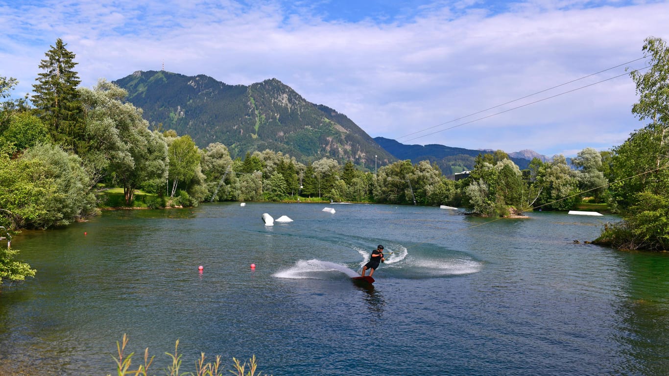 Wasserskilift am Inselsee bei Immenstadt: Bayern zählt zu den beliebtesten Inlandsreisezielen der Deutschen.