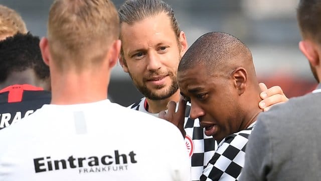 Verabschiedete sich mit Tränen von der Bundesliga: Ex-Eintracht-Profi Gelson Fernandes (r). Verabschiedete sich mit Tränen von der Bundesliga: Ex-Eintracht-Profi Gelson Fernandes (r).