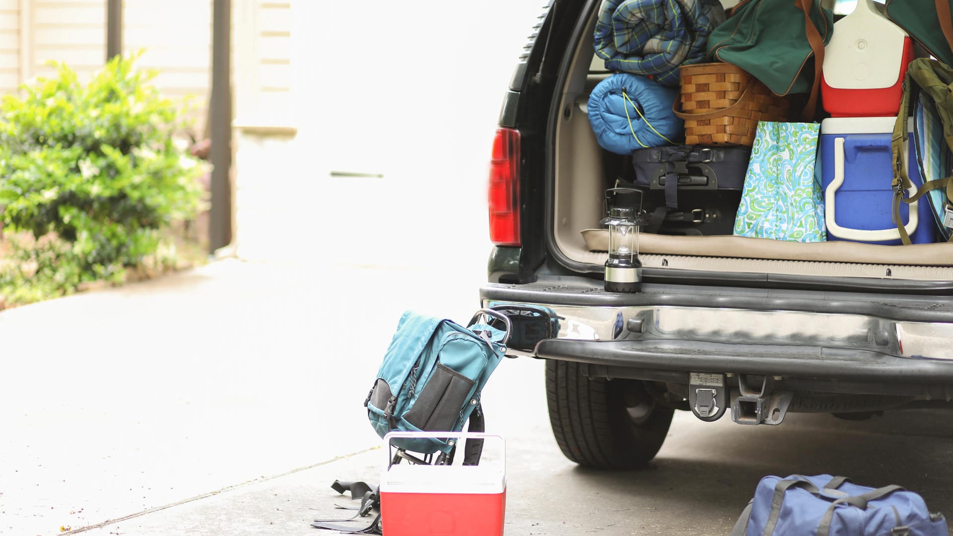 Bepacktes Auto: Wer mit dem Pkw in den Urlaub fährt, sollte einiges beachten.