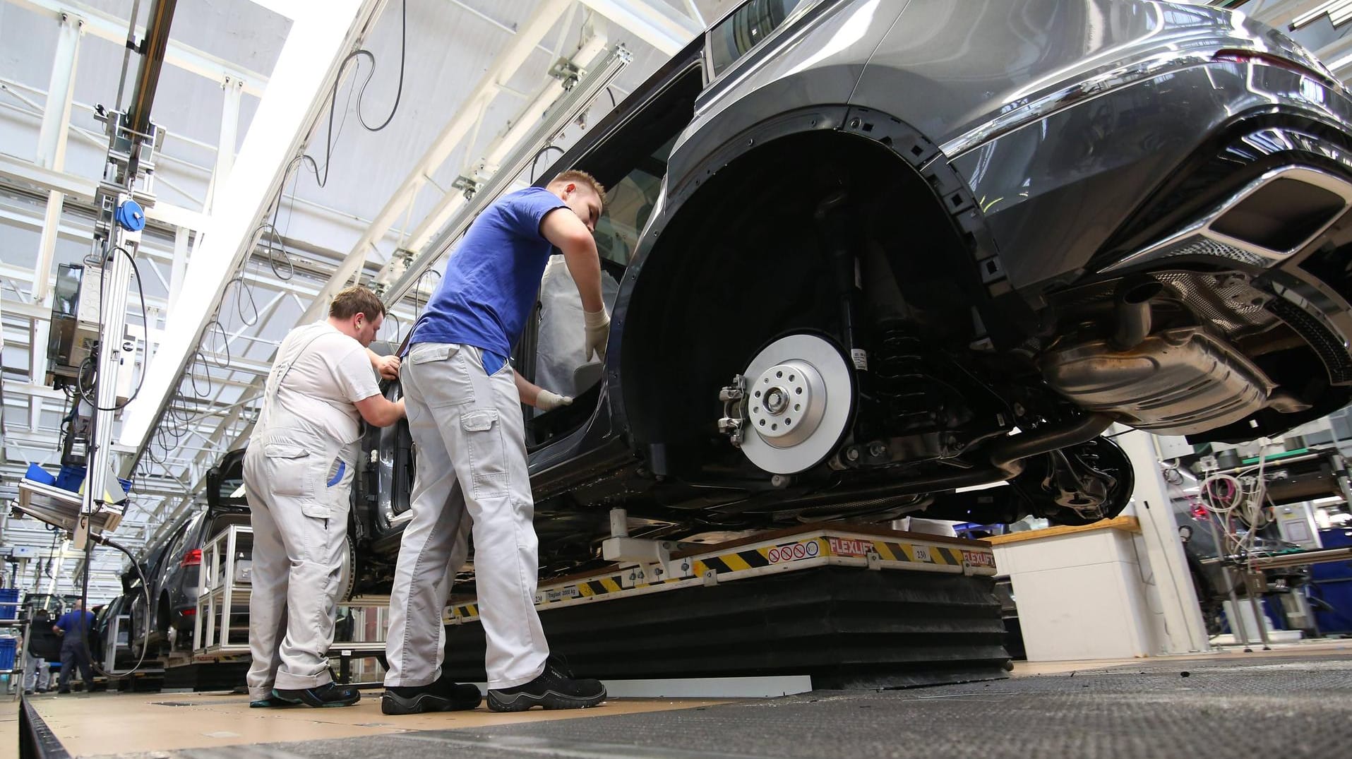 Arbeiter bei Volkswagen (Symbolbild): In Wolfsburg verdienen die Menschen gutes Geld.