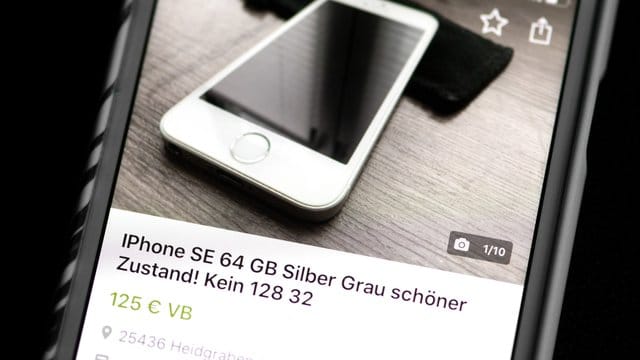 Über Portale wie Ebay Kleinanzeigen kann man das alte Smartphone anbieten - am besten legt man hier eine Abholung gegen Barzahlung fest.