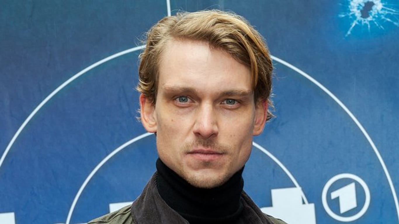 Daniel Sträßer spielt den Hauptkommissar Adam Schürk im Tatort des Saarländischen Rundfunks.