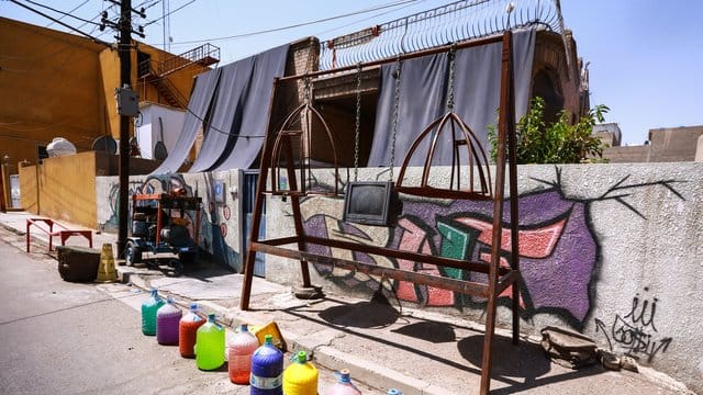 Das Bait-Tarkib-Kunstzentrum in der Abu-Nawas-Straße im Stadtteil Abu Nawas, wo Hella Mewis entführt wurde. Das Bait-Tarkib-Kunstzentrum in der Abu-Nawas-Straße im Stadtteil Abu Nawas, wo Hella Mewis entführt wurde.