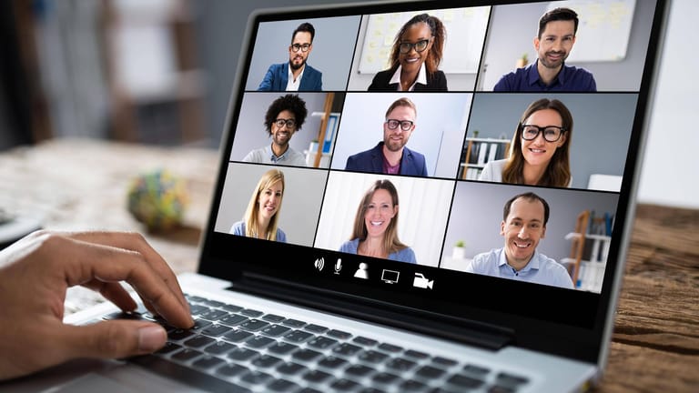 Videokonferenz mit Freunden und Familie: Microsoft Teams ist eine Büro-Software, kann aber auch für den Heimgebrauch nützlich sein.