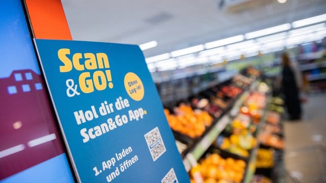 Mit der Scan&Go App der Rewe-Gruppe können Nutzer ihre Einkäufe bereits während des Einkaufens scannen und am Ende bargeldlos bezahlen.