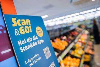 Mit der Scan&Go App der Rewe-Gruppe können Nutzer ihre Einkäufe bereits während des Einkaufens scannen und am Ende bargeldlos bezahlen.