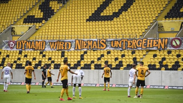 Dynamo Dresden musste sportlich den Weg in die 3. Dynamo Dresden musste sportlich den Weg in die 3.