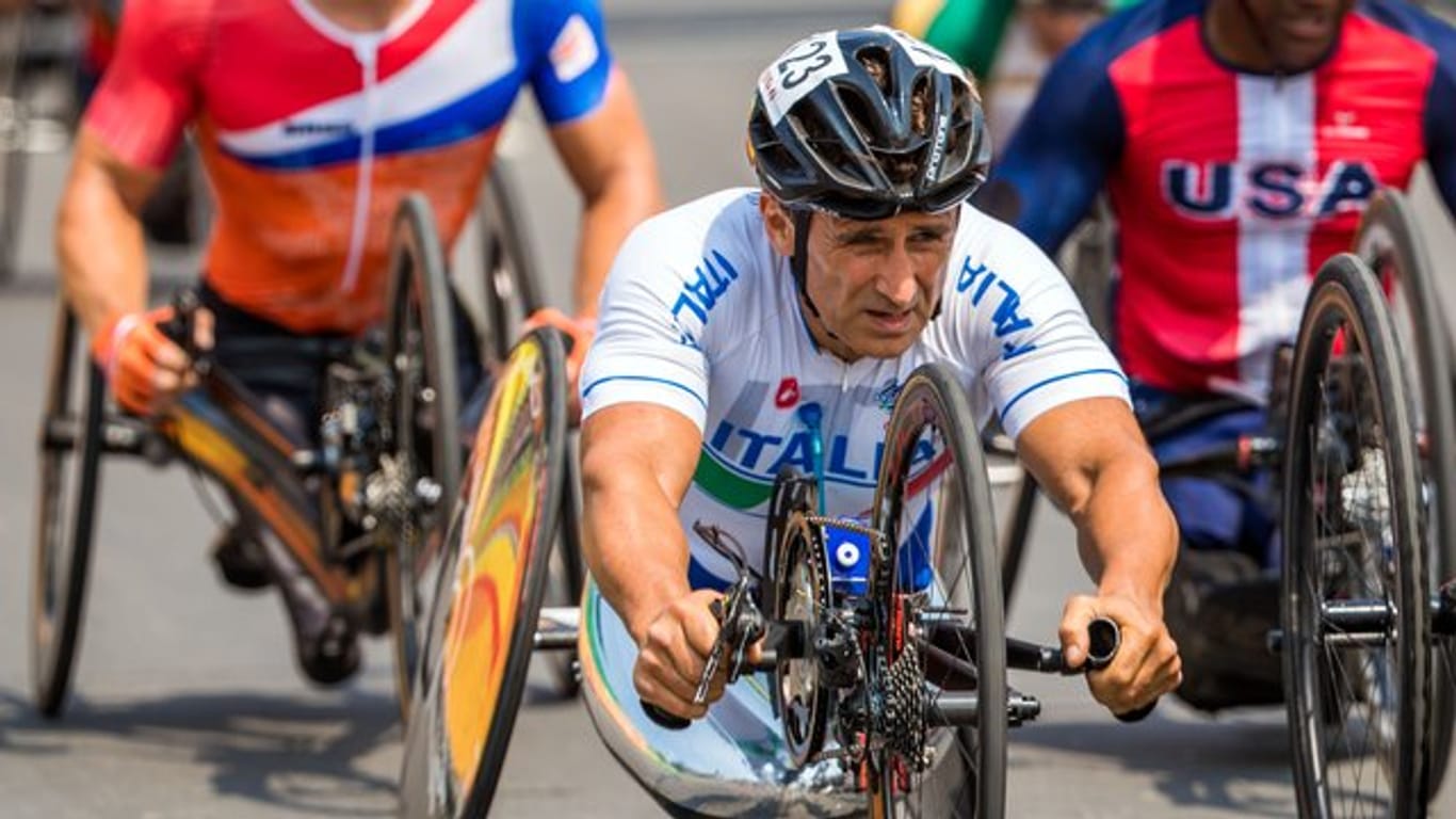 Wurde nach seinem folgenschweren Handbike-Unfall inzwischen in eine Reha-Klinik verlegt: Alessandro Zanardi.