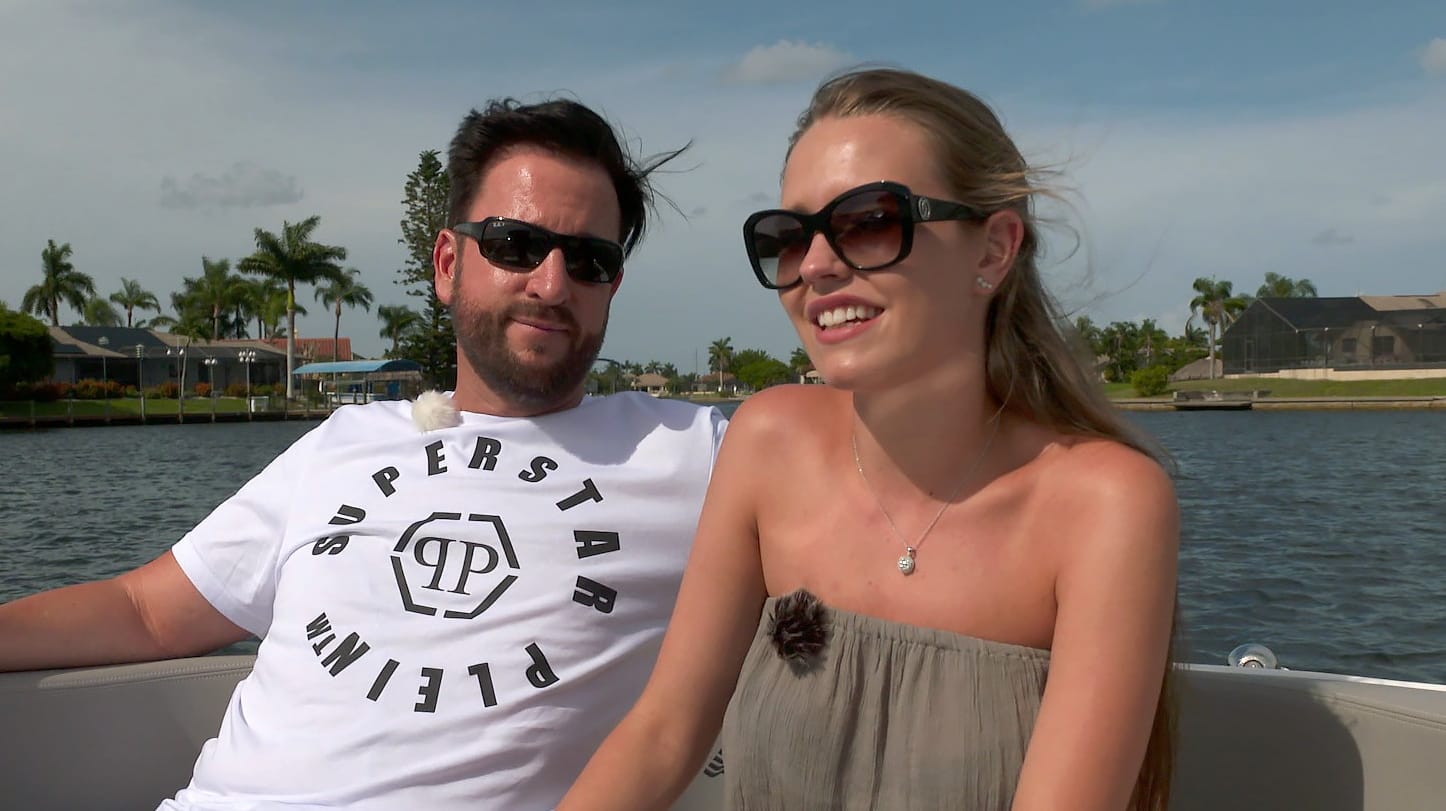 "Laura und der Wendler – Jetzt wird geheiratet!": Das Paar musste sich vor dem PC das Jawort geben. "Laura und der Wendler – Jetzt wird geheiratet!": Das Paar musste sich vor dem PC das Jawort geben.