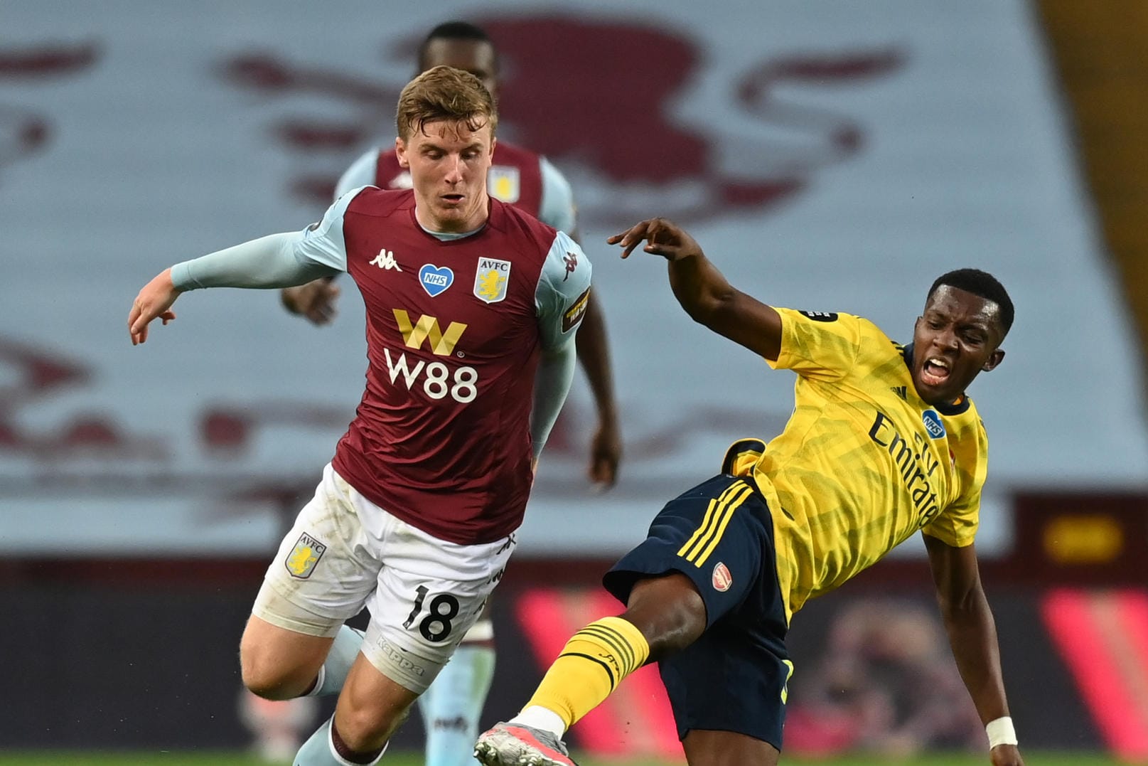 Aston Villas Matt Targett und Arsenals Eddie Nketiah: Aston Villa hat einen wichtigen Sieg gegen Arsenal errungen.