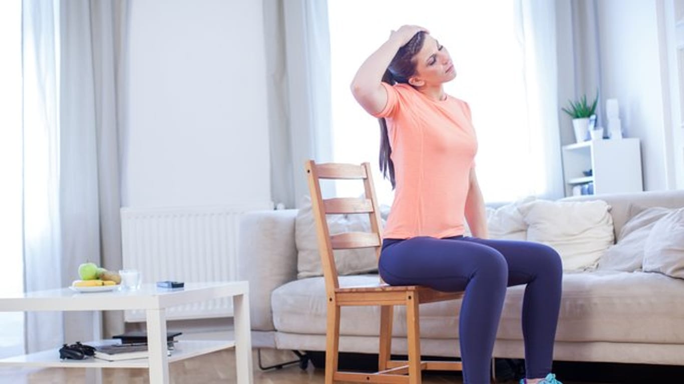 Übungen zu Hause können eine Physiotherapie unterstützen.