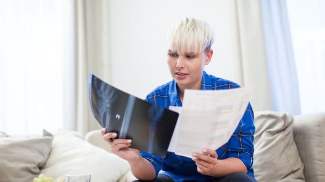 Eine private Erwerbsunfähigkeitsversicherung ist für körperlich Tätige mit hohem Berufsunfähigkeitsrisiko oft deutlich günstiger als eine Berufsunfähigkeitsversicherung. Eine private Erwerbsunfähigkeitsversicherung ist für körperlich Tätige mit hohem Berufsunfähigkeitsrisiko oft deutlich günstiger als eine Berufsunfähigkeitsversicherung.