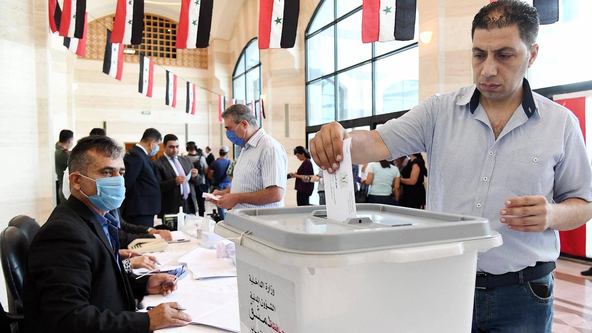 Syrien: Bei den Parlamentswahlen hat die herrschende Partei von Assad gewonnen. Syrien: Bei den Parlamentswahlen hat die herrschende Partei von Assad gewonnen.
