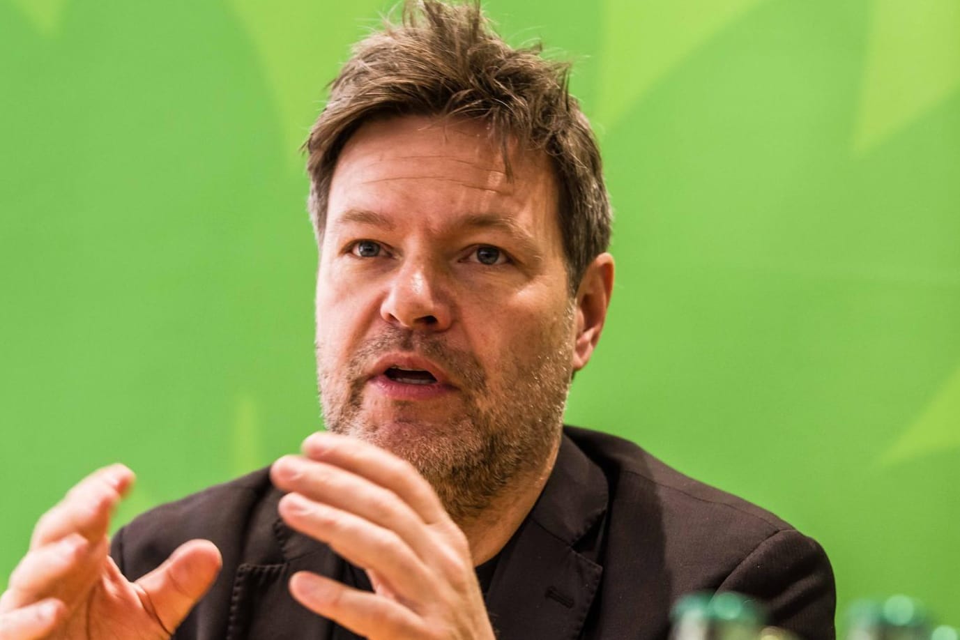 Robert Habeck: Der Grünen-Chef fordert Produktionen auf Abruf in Pandemie-Situationen, anstelle von Lagern.