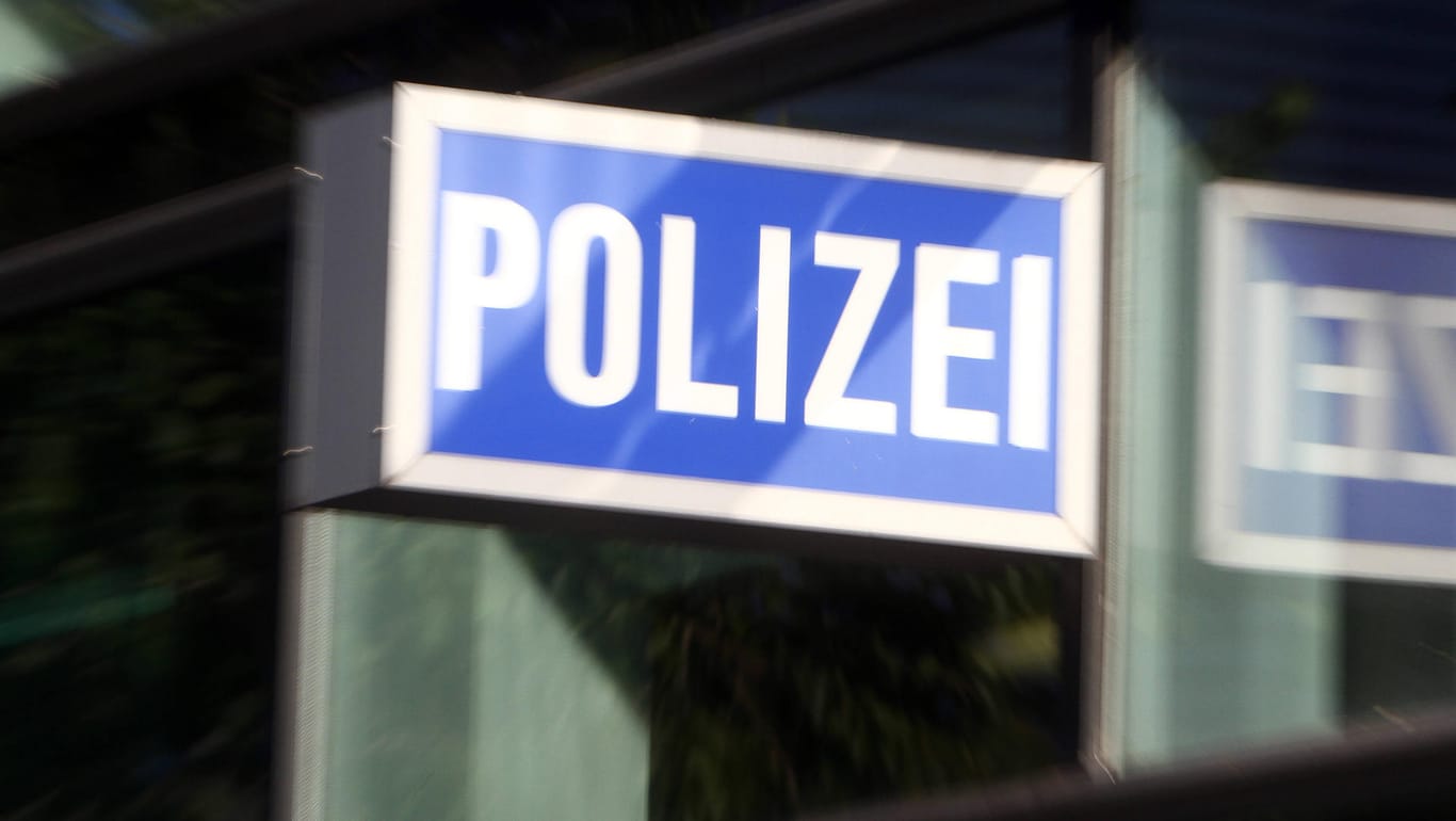 Polizeieinsatz:: Ein Mann wurde tot aus einem Fluss in Bayern geborgen (Symbolbild).