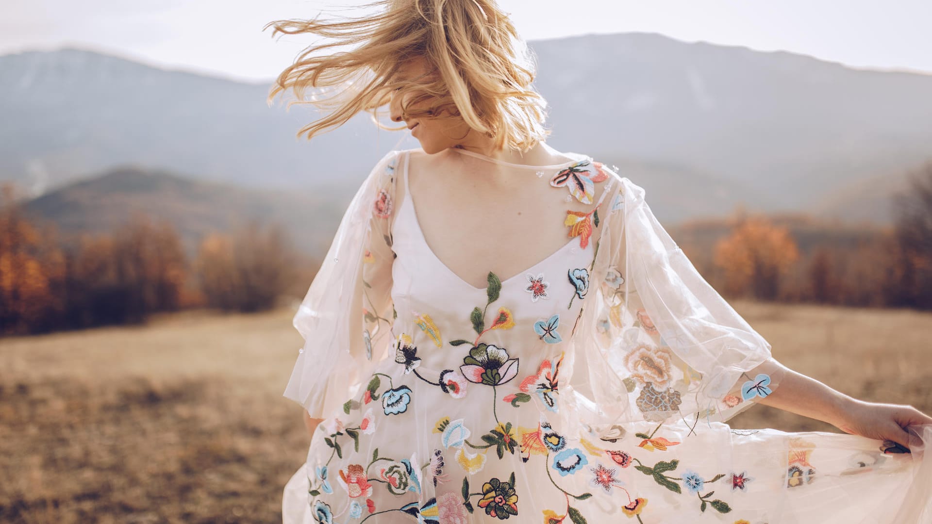 Sommerkleider im Sale: Feminin, schick oder elegant – heute sind viele Kleider von angesagten Marken stark reduziert.