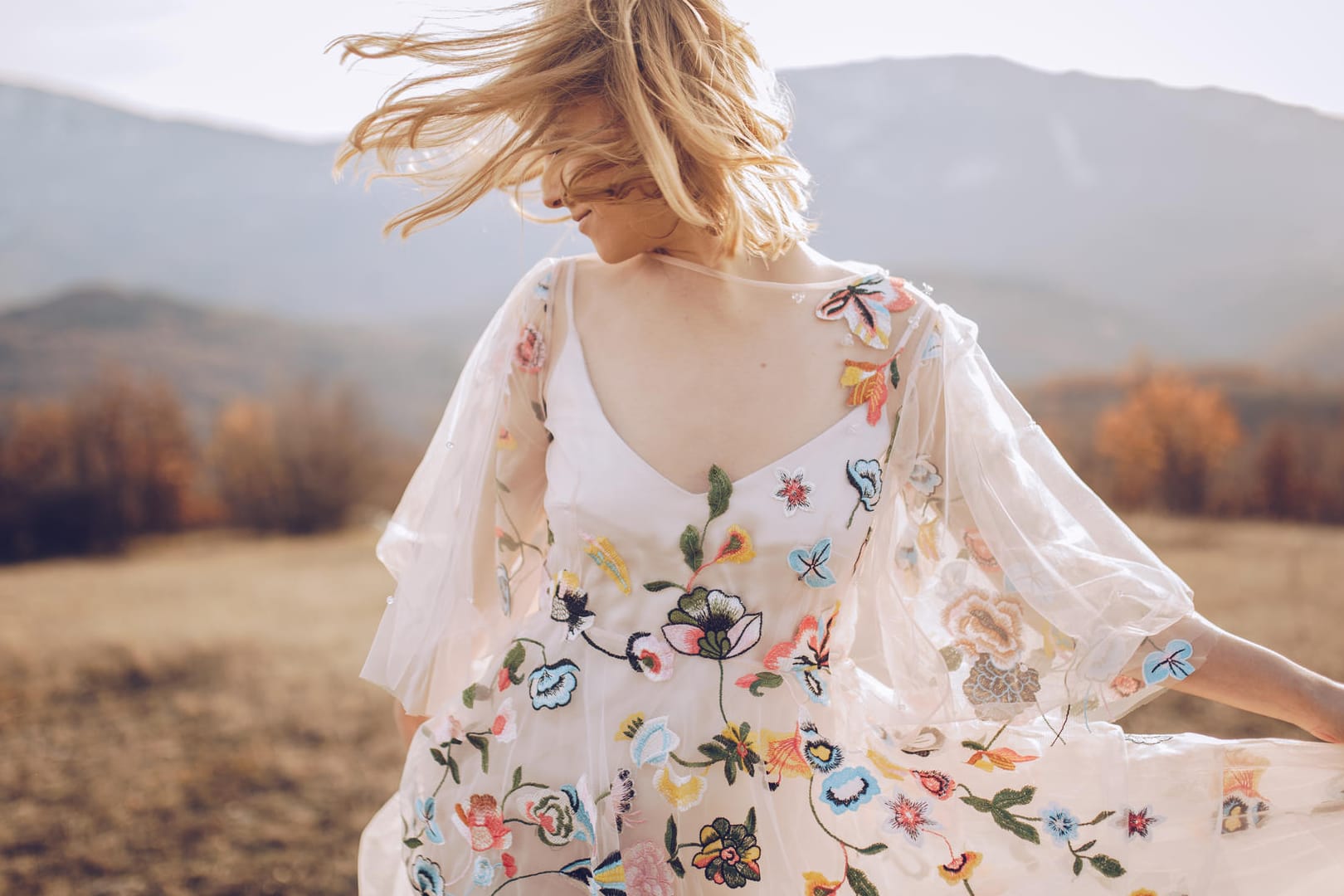 Sommerkleider im Sale: Feminin, schick oder elegant – heute sind viele Kleider von angesagten Marken stark reduziert.